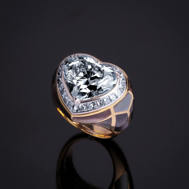 Mina, Romantic heart-cut diamond ring